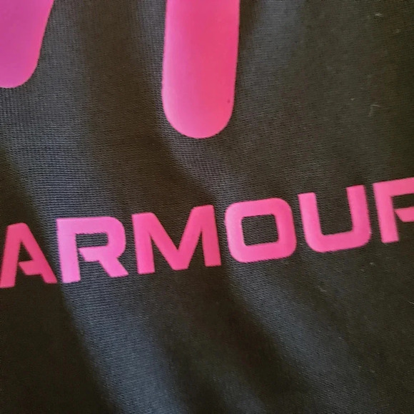 *UNDER ARMOUR, Size M, Black and Pink  Heatgear t-shirt - Picture 5 of 6